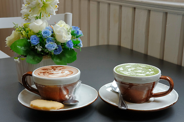 포토 JPG 해외이미지 커피 음료 음식 잎 탁자 건강 미술 동양인 사람없음 컵 초록색 일본 거품 카페 우유 신선 뜨거움 달콤 아침식사 크림 상쾌 카푸치노 내추럴 라떼 해외202310 해외포토 식물 식기 감정 아시아 컬러 가구 문화예술 유제품 인종 상점 식사 맛 파일형식