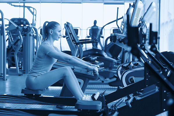 포토 JPG 해외이미지 백인 1 라이프스타일 여자 스포츠 신체 창문 실내 건강 한명 사람 앉기 20대 성인 파란색 운동복 운동 뷰티 힘 기계 활발 장비 에너지 작업 당기기 몸무게 결심 연습 클럽 체육관 근육질 노력 노젓기 해외202310 해외포토 서양인 옷 컬러 컨셉 모션 근육 청년 내부 생활 몸매 파일형식