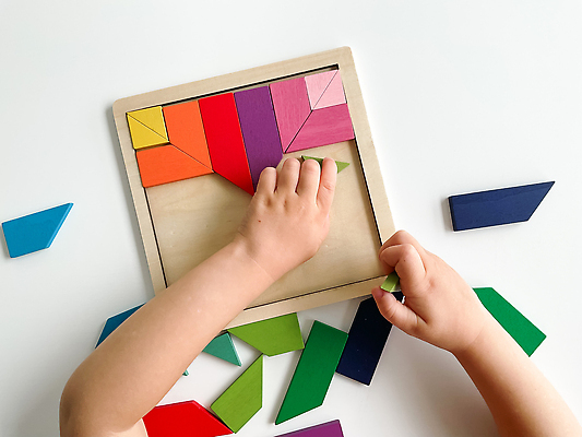 포토 JPG 해외이미지 모양 전통 손 디자인 교육 어린이 휴식 창조 사람 동양인 사람없음 목재 그래픽 세트 컬러풀 장난감 중국 게임 퍼즐 변화 작음 배열 심볼 뇌 흰배경 정사각형 과거 기하학 동쪽 해결 추적 멀티 방법 시리즈 해외202310 해외포토 도형 나무 아시아 컬러 백그라운드 컨셉 무늬 재료 모션 놀이 인종 신체부위 흰색 크기 방향 파일형식