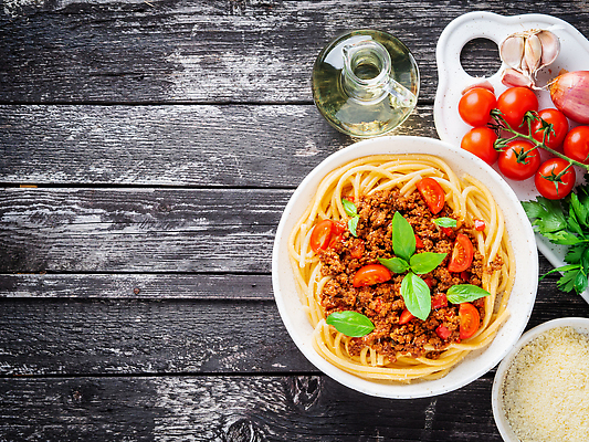 포토 JPG 해외이미지 전통 접시 음식 백그라운드 잎 다이어트 토마토 채소 재료 부분 치즈 파스타 건강 스파게티 육류 요리 사람없음 빨간색 초록색 식당 식사 저녁식사 이탈리아 소고기 신선 고명 맛 지중해 허브 국수 바질 점심식사 다진 땅바닥 볼로냐 핸드메이드 맛있는 해외202310 해외포토 식물 식기 유럽 바다 컬러 컨셉 식재료 유제품 바닥 서양음식 상점 면류 파일형식