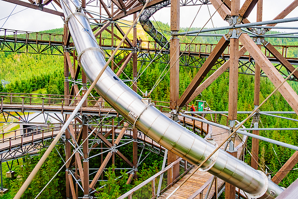 포토 JPG 해외이미지 나무 유럽 길 여행 건축양식 자국 자연 하늘 산 사람없음 계단 탑 산책 관찰 숲 오솔길 체코 철강 해외202310 해외포토 식물 건축물 건축 나라 모션 휴식 생태계 파일형식