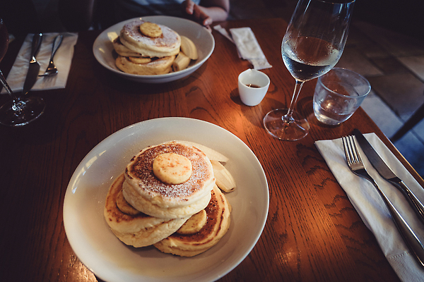 포토 JPG 해외이미지 바나나 사람없음 아침식사 솜털 팬케이크 하와이인 맛있는 해외202310 해외포토 외국인 과일 케이크 식사 파일형식