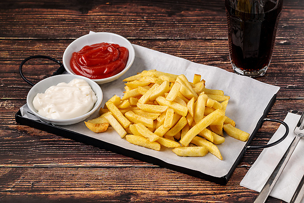 포토 JPG 해외이미지 음식 조각 백그라운드 탁자 감자 패스트푸드 요리 사람없음 목재 노란색 쌓기 식사 저녁식사 튀김 감자튀김 흰색 신선 황금 맛 폐기물 케첩 먹기 속도 준비 소금 칼로리 마요네즈 프랑스어 점심식사 고립 절임 짠맛 해로움 맛있는 해외202310 해외포토 나무 문자 컬러 가구 컨셉 채소 재료 모션 소스_음식 인스턴트 쓰레기 파일형식