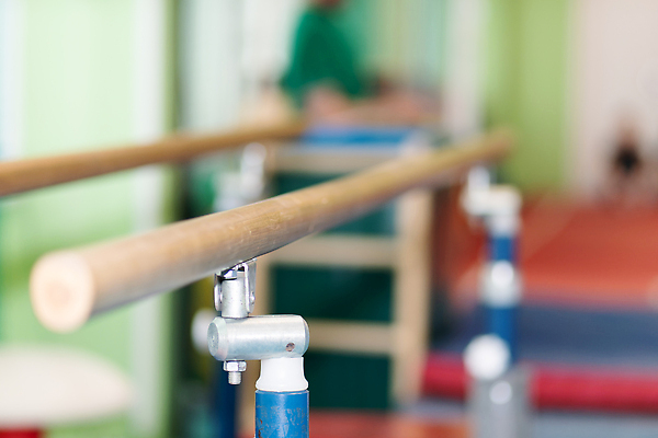 포토 JPG 해외이미지 백인 라이프스타일 웰빙 남자 스포츠 포즈 신체 하늘 매달리기 건강 사람 성인 사람없음 가로 울타리 운동 우주 힘 경쟁 경기장 바 유연 연습 준비 체육관 체조선수 체조 노력 따기 리프팅 복근 블러 자극 해외202310 해외포토 서양인 컨셉 스포츠시설 모션 근육 운동선수 생활 담장 파일형식