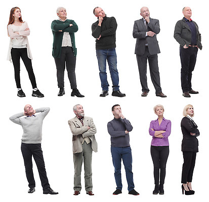 포토 JPG 해외이미지 전신 여자 노년 남자 중년 서기 여러명 성인 팔짱 올려보기 비즈니스맨 비즈니스우먼 고민 성인만 해외202310 해외포토 감정 다수 비즈니스 모션 사람 직장인 파일형식