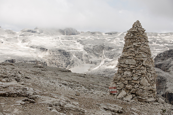 포토 JPG 해외이미지 유럽 무늬 자연 사람없음 환경 이탈리아 안개 가장자리 산등성이 알프스 통과 돌무덤 랜드마크 카피스페이스 산맥 해외202310 해외포토 나라 날씨 산 공백 무덤 둘레 생태계 파일형식