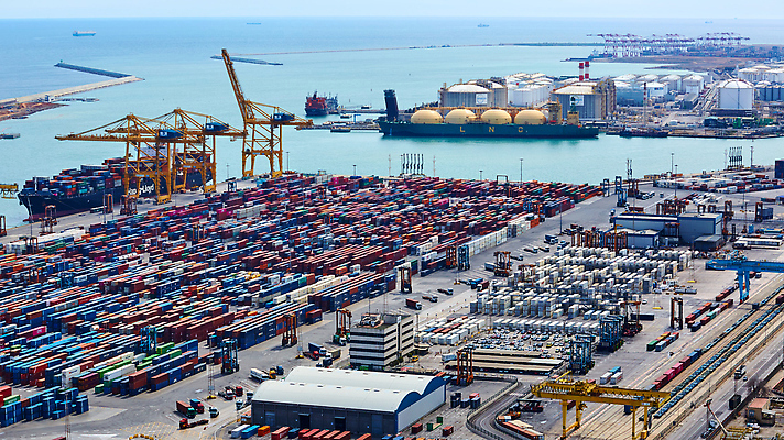 포토 JPG 해외이미지 유럽 산업 바다 여행 비즈니스 교통시설 하늘 항해 안테나 사람없음 물 파란색 글로벌 항구 거래 화물 도시 보트 스페인 컨테이너 지중해 조선소 창고 기중기 무역 함선 상업 수납 포트 바르셀로나 수입 터미널 해외202310 해외포토 자연요소 나라 컬러 교통 배_교통 통신 운송업 중장비 시설 파일형식