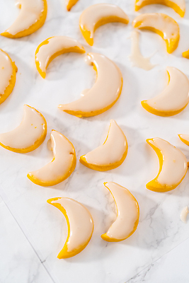 포토 JPG 해외이미지 사람없음 장식 쿠키 여러개 달콤 레몬 반달모양 해외202310 해외포토 모양 다수 과일 디저트 맛 파일형식