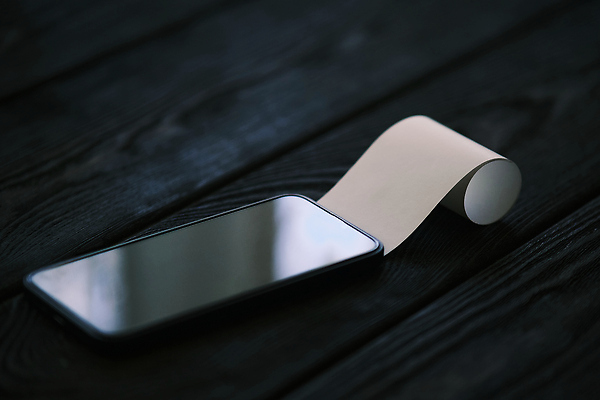 포토 JPG 해외이미지 돈 비즈니스 통신 성공 사람없음 금융 경제 스마트폰 핸드폰 사무실 디지털 저축 작업실 재산 연결 휴대용 무선전화기 계약 전자 온라인 회계 전자상거래 플랫레이 카피스페이스 미니멀리스트 비어있는 해외202310 해외포토 컨셉 전자제품 스마트기기 공백 플랫 전화기 오브젝트 파일형식