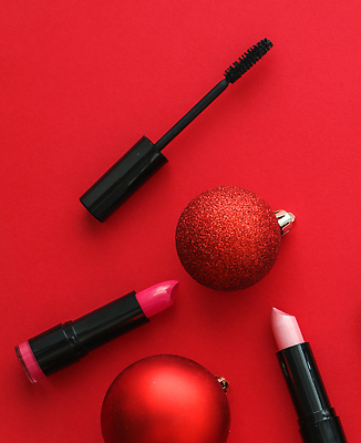 포토 JPG 해외이미지 사람없음 빨간색 하이앵글 화장품 오브젝트 오너먼트 해외202310 해외포토 뷰포인트 컬러 크리스마스장식 뷰티 파일형식