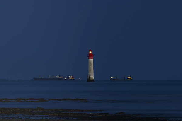 포토 JPG 해외이미지 바다 여행 건축양식 하늘 등대 안전 풍경 사람없음 파란색 탑 프랑스 재산 심볼 신호 네비게이션 대서양 랜드마크 해외202310 해외포토 건축물 건축 유럽 컬러 금융 파일형식