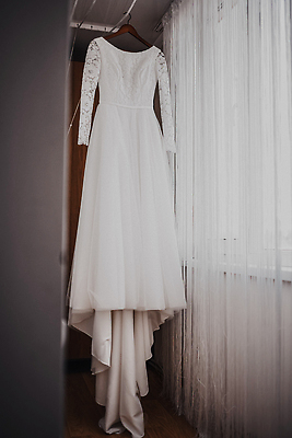 포토 JPG 해외이미지 백인 손 드레스 옷 여자 행복 꽃다발 결혼 백그라운드 신발 결혼식 아침 사랑 사람 정장 이벤트 사람없음 뷰티 장미 파티 유행 상점 회색 흰색 축하 아내 고급 우아함 손톱관리 실크 브래지어 묘사 만족 준비 약혼 스타일 해외202310 해외포토 주간 서양인 꽃 감정 컬러 컨셉 신체부위 직물 속옷 네일아트 약속 파일형식