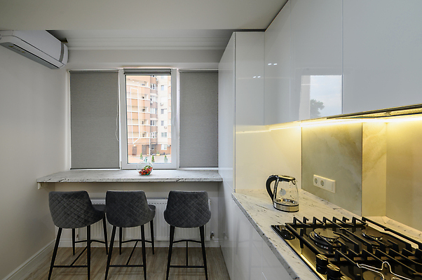 포토 JPG 해외이미지 디자인 가구 창문 주전자 부동산 새로움 바닥 아파트 주택 아이디어 실내 요리 사람없음 내부 장식 유행 주방 기계 방 흰색 오픈 고급 수리 닫기 난로 계산대 캐비닛 진열장 조리대 광택 주도 해외202310 해외포토 컬러 생활용품 컨셉 모션 주방용품 건물 예절 재산 난방기 사물함 파일형식