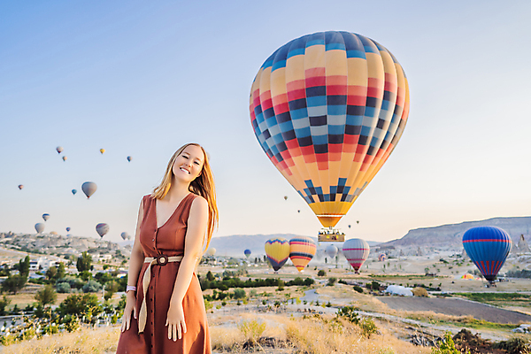 포토 JPG 해외이미지 여자 여행 하늘 한명 성인 열기구 성인여자한명만 튀르키예 해외202310 해외포토 1 아시아 항공교통 사람 여자한명만 성인여자만 파일형식