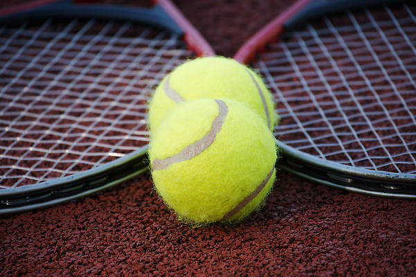 포토 JPG 해외이미지 직업 라이프스타일 선 스포츠 포즈 백그라운드 공 놀이 서브 건강 경기 사람없음 야외 여름 세트 운동 노란색 경쟁 장비 테니스 게임 흰색 라켓 테니스라켓 그물 테니스공 연습 오브젝트 점토 법정 토너먼트 플레이어 해외202310 해외포토 계절 스포츠용품 컬러 컨셉 생활 구기 테니스용품 파일형식