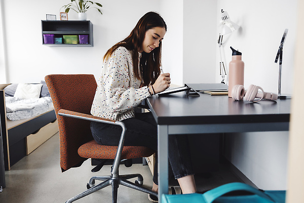포토 JPG 해외이미지 라이프스타일 응시 여자 교육 행복 백그라운드 통신 교실 학교 가족 청소년 대화 미소 사람 성인 야외 두명 책 스터디 뷰티 걷기 공책 우정 잡기 그룹 저녁 토론 속도 대학교 폴더 적재 사춘기 의사소통 채팅 해외202310 해외포토 시선 감정 관계 모션 문구용품 표정 말하기 생활 친구 학습 야간 파일 파일형식