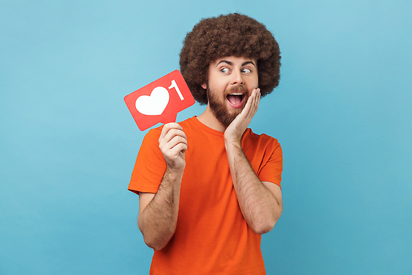 포토 JPG 해외이미지 여자 남자 말풍선 한명 들기 상반신 성인 앞모습 파란색 놀람 하트 성인남자한명만 성인여자한명만 해외202310 해외포토 모양 1 감정 뷰포인트 컬러 모션 표정 사람 남자한명만 여자한명만 성인남자만 성인여자만 파일형식