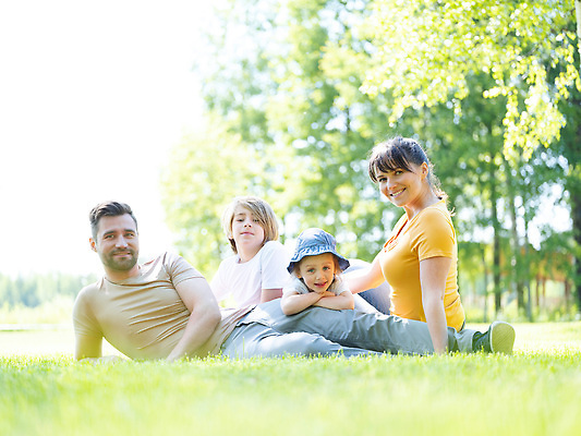 포토 JPG 해외이미지 백인 라이프스타일 공원 여자 남자 딸 행복 아들 어린이 가족 자연 엄마 휴가 함께함 건강 사랑 미소 사람 앉기 소년 여러명 성인 야외 초록색 여름 뷰티 봄 육아 4 아빠 언니 해외202310 해외포토 서양인 계절 공공시설 감정 컬러 다수 컨셉 관계 모션 표정 생활 숫자 생태계 자매 파일형식