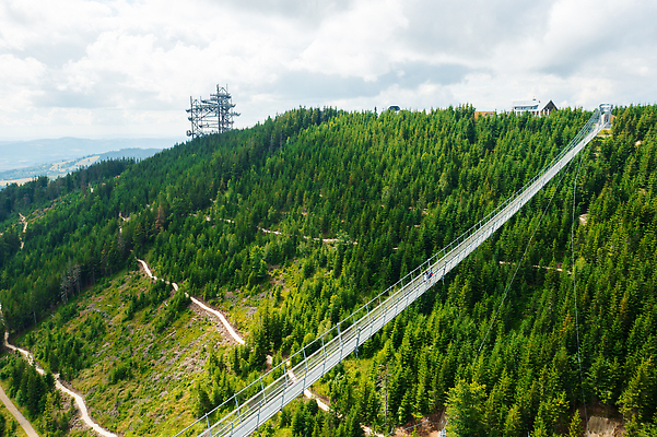 포토 JPG 해외이미지 나무 유럽 여행 건축양식 하늘 휴가 스키 산 안테나 사람없음 관광지 맑음 시골 숲 언덕 휴양지 체코 드론 특별함 해외202310 해외포토 식물 건축 나라 컨셉 통신 날씨 겨울스포츠 장소 파일형식