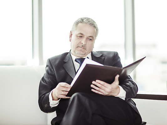 포토 JPG 해외이미지 백인 직업 남자 행복 생각 회사 비즈니스 성공 한명 정장 성인 금융 사무실 유행 요리사 업무 작업 비즈니스맨 자신감 종업원 컨설턴트 경영자 정사각형 변호사 교차 경영 해외202310 해외포토 도형 서양인 1 옷 감정 컨셉 사람 경제 직장인 전문직 상담 리더 파일형식