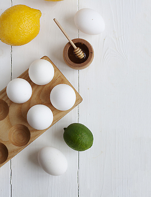 포토 JPG 해외이미지 음식 백그라운드 건강 식이요법 서기 사람없음 목재 초록색 노란색 흰색 맛 레몬 라임 칼로리 성분 꿀 마요네즈 보충 거짓말 핸드메이드 많음 해외202310 해외포토 나무 컬러 컨셉 과일 재료 모션 소스_음식 파일형식