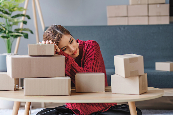 포토 JPG 해외이미지 여자 탁자 스트레스 한명 앉기 동양인 상반신 성인 앞모습 상자 업무 비즈니스우먼 성인여자한명만 해외202310 해외포토 1 뷰포인트 가구 비즈니스 모션 사람 인종 작업 직장인 여자한명만 성인여자만 파일형식