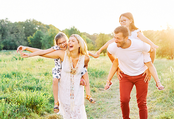 포토 JPG 해외이미지 백인 라이프스타일 커플 공원 여자 딸 행복 어린이 밭 가족 자연 놀이 엄마 휴가 휴식 함께함 건강 사랑 사람 여러명 성인 야외 달리기 뷰티 기쁨 그룹 아빠 결합 업기 언니 해외202310 해외포토 서양인 공공시설 감정 다수 컨셉 농업 관계 모션 생활 생태계 자매 파일형식