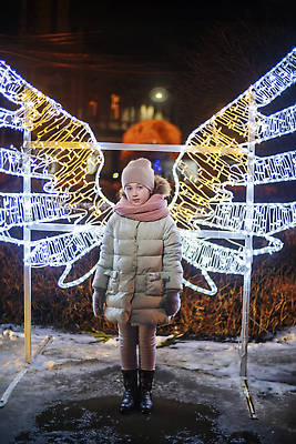 포토 JPG 해외이미지 나무 백인 응시 얼굴 어린이 나비 백그라운드 크리스마스 새로움 요정 이야기 사랑 한명 사람 장식 상자 산타클로스 귀여움 어둠 놀람 기쁨 흰색 기도 표현 아기 잠 파마 황금 달콤 작음 연도 깃털 공상 큐피드 후광 해외202310 해외포토 서양인 식물 1 헤어스타일 시선 기념일 감정 컬러 곤충 컨셉 표정 신체부위 빛 맛 크기 파일형식