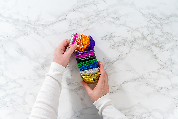 포토 JPG 해외이미지 종이 음식 디저트 새로움 사탕 사람없음 컬러풀 쌓기 케이크 얼음 달콤 컵케이크 크림 머리위 페스츄리 플랫레이 프로스팅 비어있는 해외202310 해외포토 자연요소 빵 컬러 컨셉 모션 플랫 맛 제빵 파일형식