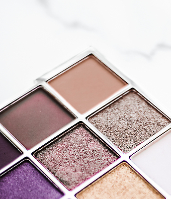 포토 JPG 해외이미지 백그라운드 사람없음 세트 뷰티 화려 대리석 아이섀도 해외202310 해외포토 컨셉 재료 화장품 파일형식