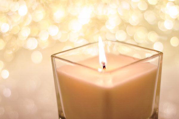 포토 JPG 해외이미지 촛불 사람없음 반짝임 노란색 보케 빛망울 해외202310 해외포토 컬러 초 모션 빛 파일형식