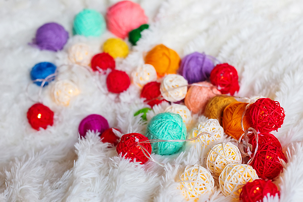 포토 JPG 해외이미지 옷 줄 컬러 백그라운드 겨울 오렌지 공 따뜻함 창조 취미 사람없음 빨간색 컬러풀 노란색 쌓기 화환 회색 흰색 직물 뜨개질 실 닫기 바느질 담요 공예 롤 실타래 섬유 솜털 양모 정물화 핸드메이드 많음 해외202310 해외포토 계절 꽃 컨셉 과일 모션 그림 파일형식