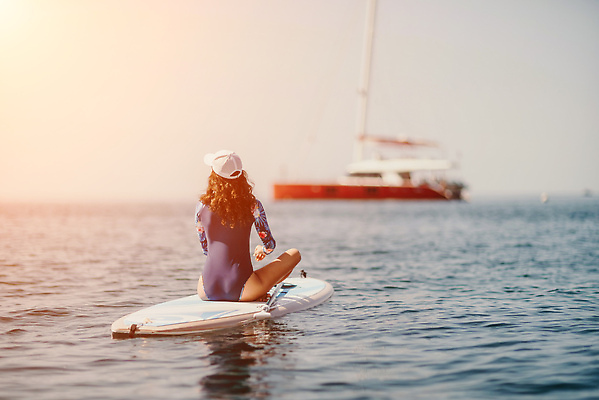 포토 JPG 해외이미지 백인 라이프스타일 여자 호수 스포츠 바다 여행 포즈 요가 자연 하늘 휴가 휴식 건강 한명 사람 야외 물 여름 운동 태양 일출 스트레칭 일몰 에너지 서핑보드 연습 명상 필라테스 힙스터 해외202310 해외포토 자연요소 서양인 1 웰빙 계절 패션 컨셉 생활 노을 보드_스포츠 생태계 파일형식