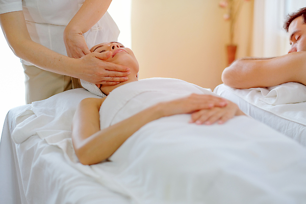 포토 JPG 해외이미지 백인 직업 라이프스타일 커플 여자 남자 행복 신체 탁자 휴가 휴식 스트레스 실내 건강 관리 한명 치료 뷰티 머리 상점 스파 흰색 신선 마사지 작업 고급 피부 아로마 테라피 거짓말 돌봄 치료사 해외202310 해외포토 서양인 1 감정 컬러 가구 컨셉 의학 관계 모션 사람 내부 생활 신체부위 파일형식