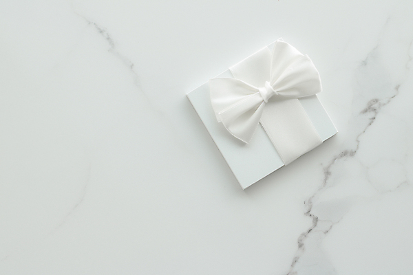 포토 JPG 해외이미지 리본 포장 사람없음 선물상자 한개 흰색 오브젝트 대리석 해외202310 해외포토 1 컬러 재료 선물 상자 파일형식