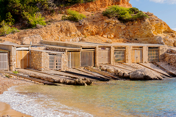 포토 JPG 해외이미지 나무 구름 모래 바다 섬 여행 자연 하늘 휴가 산 파노라마 풍경 사람없음 물 여름 파란색 태양 뷰티 환경 흰색 전원 소나무 만 보트 스페인 지중해 언덕 장면 D 터키석 해외202310 해외포토 자연요소 식물 알파벳 계절 유럽 컬러 배_교통 촬영기법 전기에너지 보석 생태계 파일형식