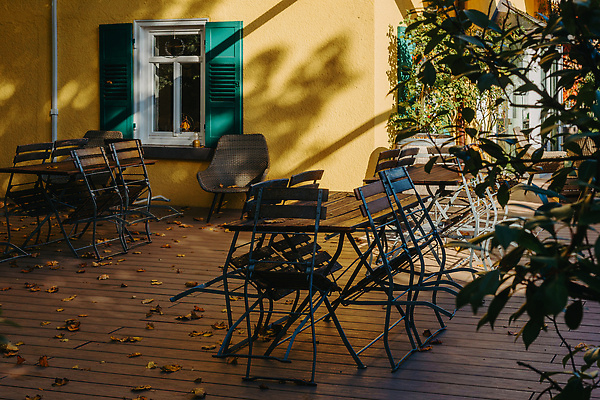 포토 JPG 해외이미지 식물 공원 여행 가구 컨셉 잎 의자 건축양식 자연 탁자 하늘 휴가 휴식 주택 사람없음 야외 내부 목재 장식 세트 뷰티 소풍 마을 식당 정원 맑음 저녁식사 카페 캠핑 바 고급 과수원 시골집 휴양지 설정 안뜰 카피스페이스 비어있는 해외202310 해외포토 나무 공공시설 건축 생활용품 농업 재료 레저 날씨 건물 야외활동 상점 식사 공백 장소 생태계 파일형식
