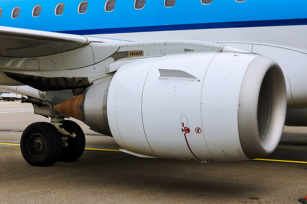 포토 JPG 해외이미지 여행 날개 교통시설 휴가 비행기 사람없음 힘 화물 바퀴 공항 도착 항공 출발 상업 타이어 활주로 제트기 승객 이륙 엔진 기어 대패 착륙 유도로 해외202310 해외포토 길 교통 컨셉 항공교통 대중교통 운송업 시설 파일형식