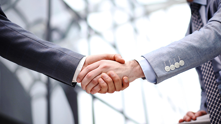 포토 JPG 해외이미지 직업 손 남자 비즈니스 사업가 포옹 청소년 성공 협력 악수 실내 서기 미소 사람 인종 정장 손짓 성인 사람없음 두명 가로 사무실 우정 축하 인사 작업 비즈니스맨 비즈니스우먼 엔지니어 전문직 토론 종업원 동료 경영자 떨림 마케팅 전용 성인만 해외202310 해외포토 옷 여자 컨셉 관계 안기 모션 표정 내부 신체부위 친구 예절 직장인 기술자 리더 파일형식