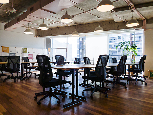 포토 JPG 해외이미지 디자인 벽 가구 백그라운드 컨셉 의자 비즈니스 건축양식 창문 유리 탁자 새로움 바닥 아파트 실내 창조 사람없음 내부 건물 장식 빛 컴퓨터 사무실 햇빛 3D 우주 방 흰색 도시 업무 오픈 고급 책상 창고 지역 혁명 다락방 콜라보레이션 비어있는 해외202310 해외포토 건축물 건축 컬러 생활용품 재질 주택 전자제품 태양 작업 디지털합성 파일형식