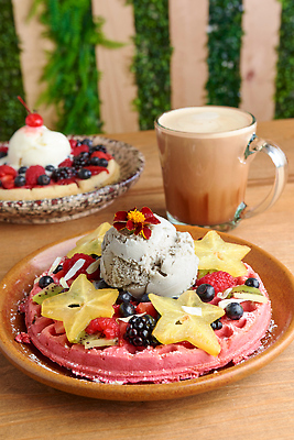 포토 JPG 해외이미지 접시 커피 음식 과일 탁자 아이스크림 사람없음 식당 초콜릿 계란 주스 샐러드 달콤 아침식사 베이컨 와플 내추럴 떨림 해외202310 해외포토 식기 음료 가구 모션 디저트 돼지고기 상점 알 식사 맛 파일형식