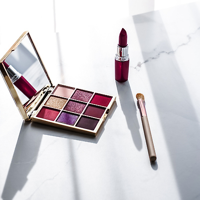 포토 JPG 해외이미지 백그라운드 사람없음 세트 뷰티 거울 립스틱 화려 대리석 아이섀도 메이크업브러쉬 해외202310 해외포토 컨셉 재료 화장품 붓 파일형식