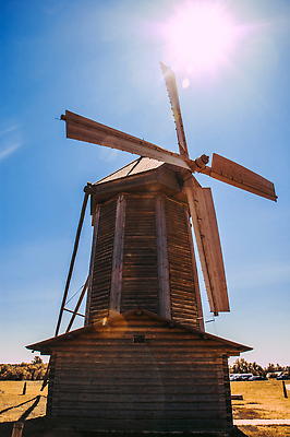 포토 JPG 해외이미지 전통 문화 밭 건축양식 자연 하늘 바람 사람없음 야외 건물 목재 파란색 농장 여행객 환경 힘 풍차 에너지 시골 칼날 중세 역사 그림 과거 장면 지역 방앗간 구식 랜드마크 수목 옛날 웅장함 해외202310 해외포토 자연요소 나무 건축물 건축 컬러 컨셉 농업 재료 날씨 사람 생태계 파일형식