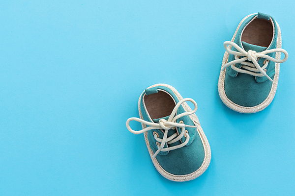 포토 JPG 해외이미지 하늘색 사람없음 하이앵글 아기용품 오브젝트 아기신발 해외202310 해외포토 뷰포인트 신발 파란색 파일형식