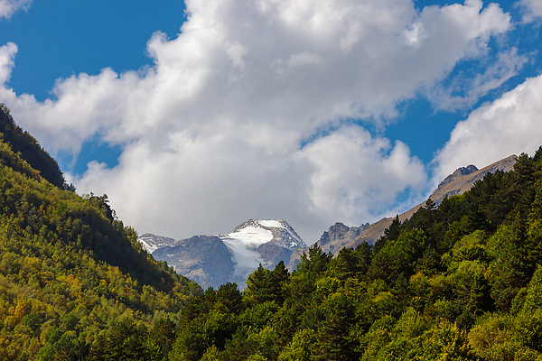 포토 JPG 해외이미지 여행 하늘 산 파노라마 풍경 사람없음 초록색 여름 계곡 맑음 정상 언덕 빙하 러시아 천국 산봉우리 절정 산맥 해외202310 해외포토 계절 유럽 컬러 날씨 촬영기법 봉우리 파일형식