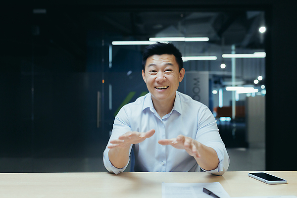 포토 JPG 해외이미지 직업 학생 응시 교육 행복 파도 인터넷 비즈니스 통신 회의 거리 대화 한명 미소 사람 동양인 컴퓨터 사무실 펜 일본 교사 중국 업무 비즈니스맨 네트워크 토론 강의 종업원 상담 부름 멀리 온라인 동영상 세미나 소셜 프리랜서 화상통화 가상 웨비나 해외202310 해외포토 1 시선 남자 감정 아시아 바다 모션 표정 말하기 인종 전자제품 필기구 작업 직장인 통화 파일형식 언택트