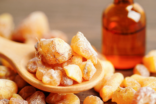 포토 JPG 해외이미지 사람없음 쌓기 숟가락 향수 향 아로마테라피 오일병 유향 해외202310 해외포토 모션 수저 화장품 향료 테라피 파일형식