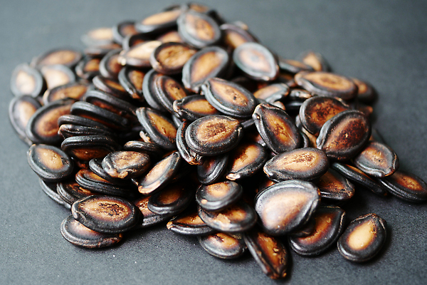 포토 JPG 해외이미지 식물 음식 농업 과일 탁자 건조 건강 씨앗 사람없음 빨간색 초록색 검은색 신선 사발 낟알 멜론 묘사 유기농 날것 슬라이스 섬유 내추럴 비건 해외202310 해외포토 웰빙 산업 컬러 가구 직물 사기그릇 채식주의자 파일형식