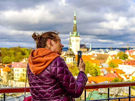 포토 JPG 해외이미지 모델 직업 여행 지도 사업가 손가락 놀이 모바일 세포 한명 사람 스마트폰 핸드폰 유행 카메라 기쁨 자유 게임 막대기 승차 지중해 스마트 검색 그림 흥분 기회 정사각형 슛 방문 온라인 일반 고용 비명 셀프 힙스터 해외202310 해외포토 도형 1 손 패션 감정 바다 컨셉 모션 전자제품 스마트기기 구직 채용 파일형식
