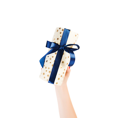 포토 JPG 해외이미지 손 여자 기념일 별 리본 종이 백그라운드 컨셉 크리스마스 포장 탁자 휴가 새해 실내 발렌타인데이 선물 사람 사람없음 장식 가로 파란색 상자 뷰티 우주 놀람 흰색 축하 잡기 생일 황금 작음 활 주기 유기농 보여주기 추수감사절 DIY 고립 터키석 어머니의날 해외202310 해외포토 자연요소 웰빙 감정 기독교 컬러 가구 모션 데이이벤트 표정 이벤트 취미 내부 신체부위 크기 보석 미국문화 파일형식